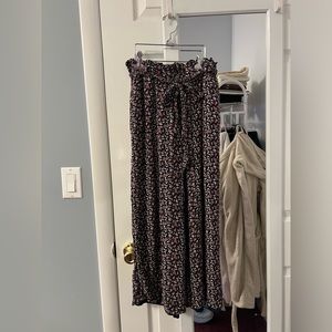 Hollister Ultra High Rise Floral Flowy Pants - Size M